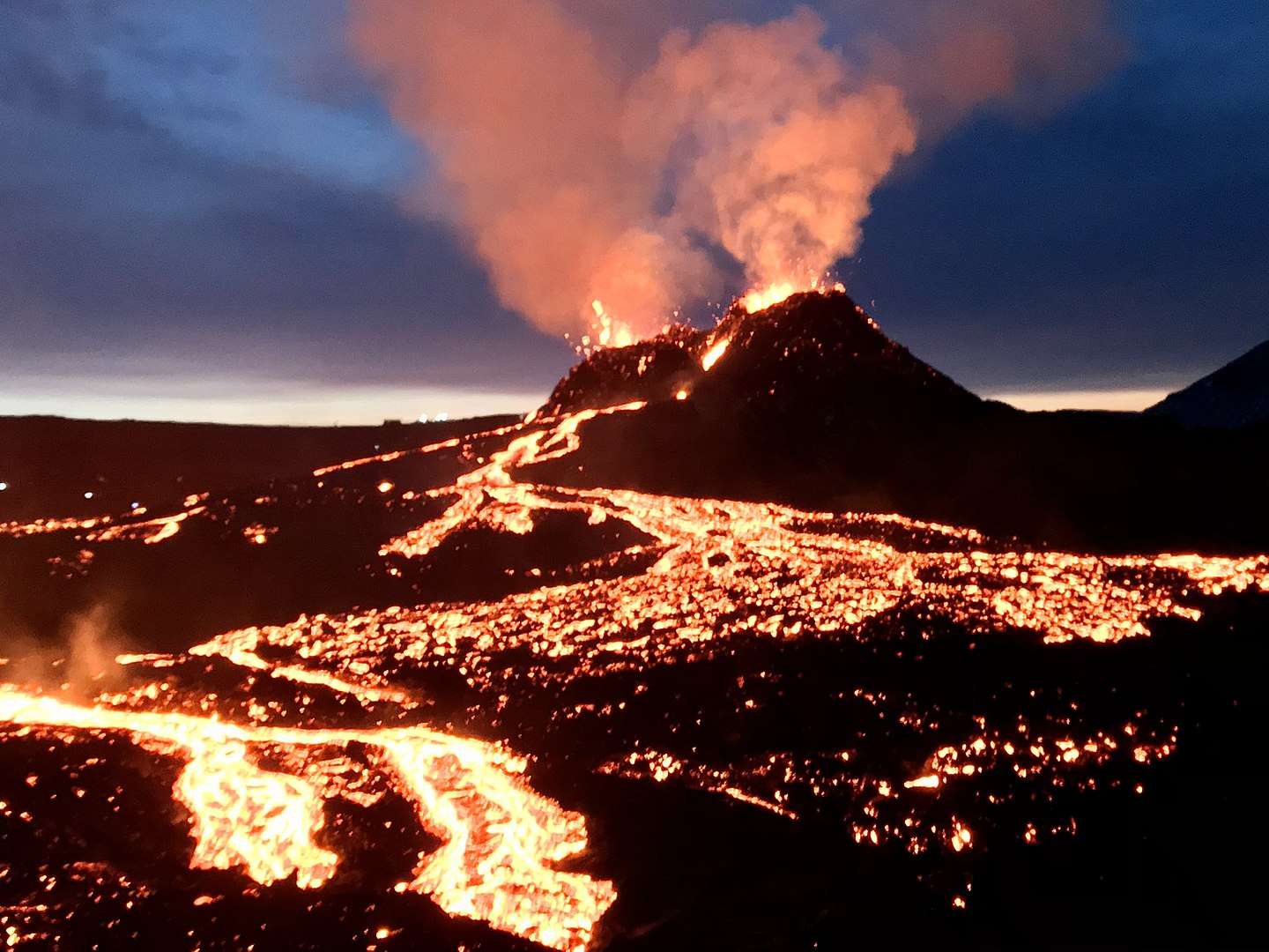 1440px-Geldingadalsgos volcano eruption 2021 - Copyright Andrii Gladii