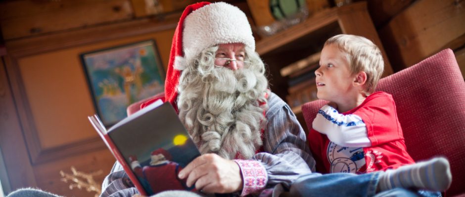 Santa Claus čte ze své knihy